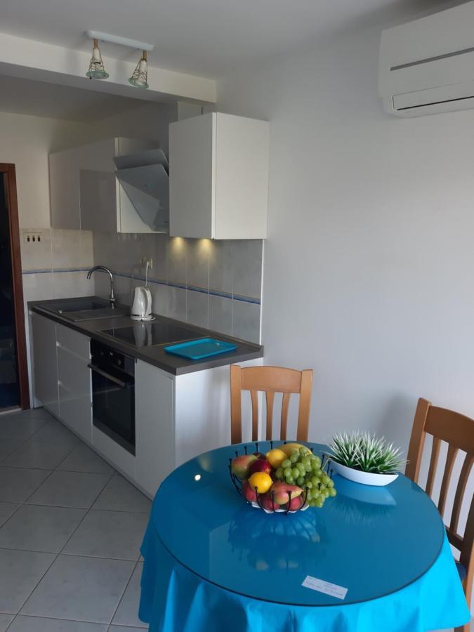 Apartmani I & J Seric Seget Vranjica Exterior foto